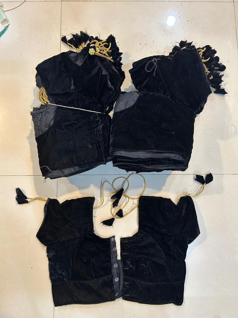 Velvet half sleev with one cut katori blouse